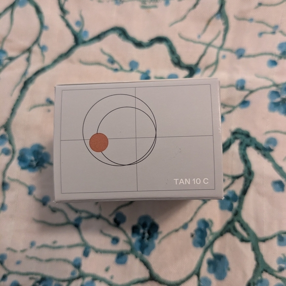 r.e.m. Rem beauty sweetener concealer Tan 10 C - New In Box - Picture 7 of 10